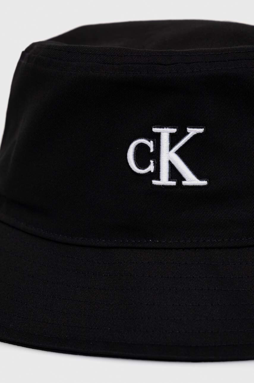 Calvin Klein Jeans Bavlněná čepice černá barva - Pepit.cz