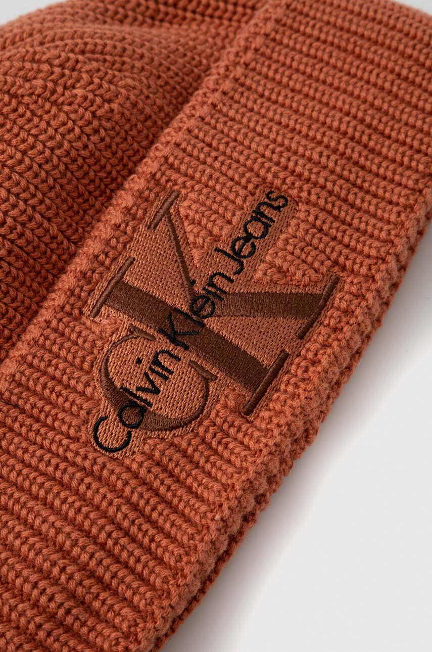 Calvin Klein Jeans Bavlněná čepice hnědá barva z husté pleteniny - Pepit.cz