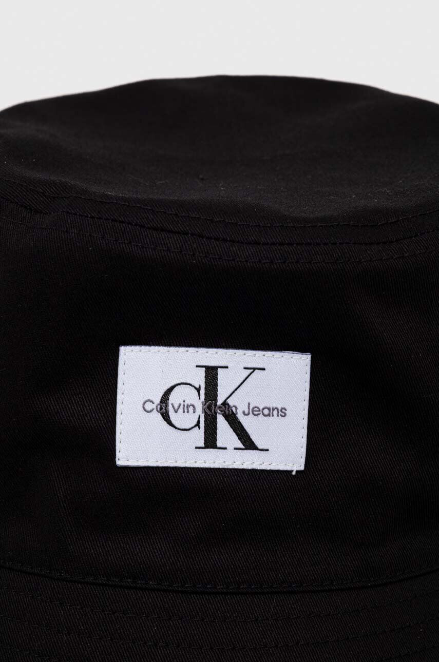 Calvin Klein Jeans Bavlněná čepice černá barva - Pepit.cz