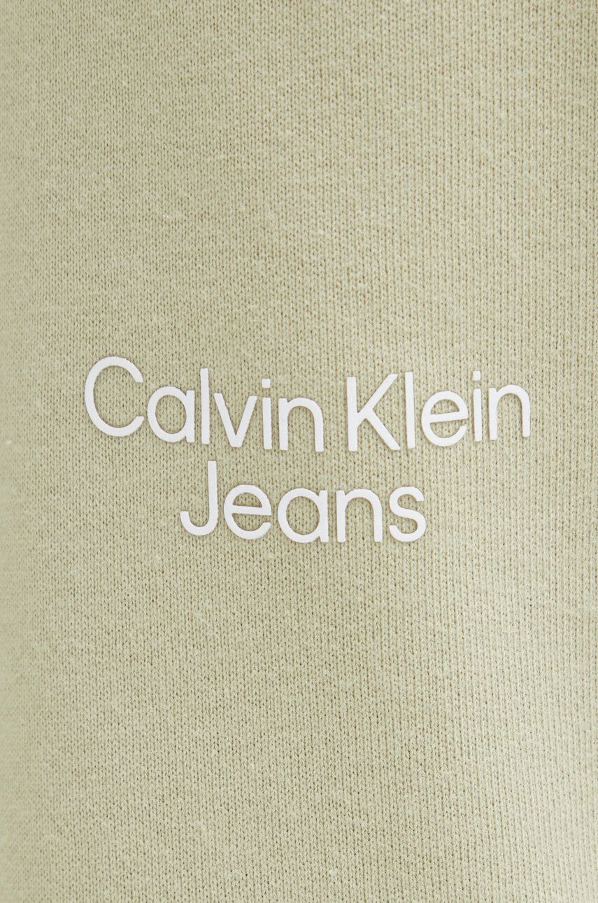 Calvin Klein Jeans Bavlněné tepláky hnědá barva s potiskem - Pepit.cz