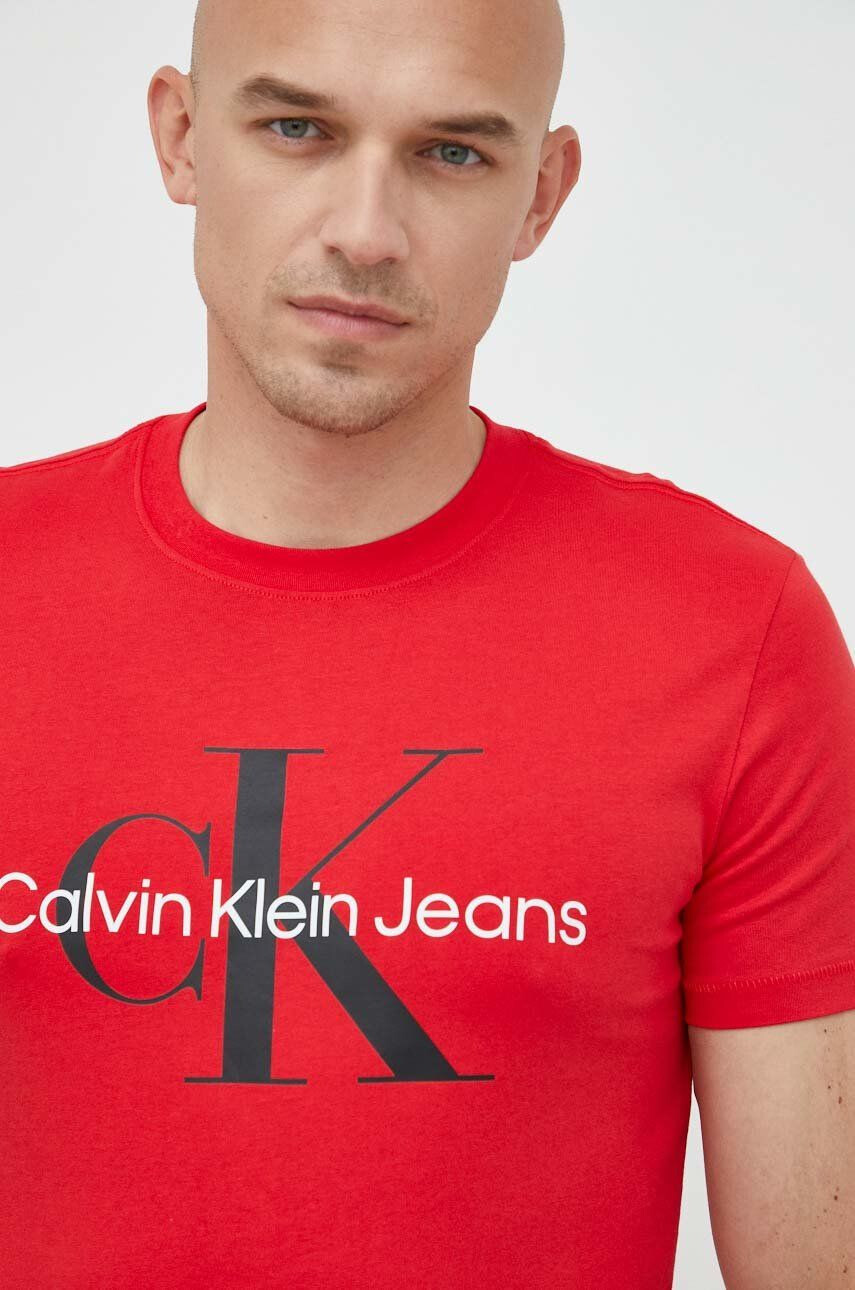 Calvin Klein Jeans Bavlněné tričko červená barva s potiskem - Pepit.cz