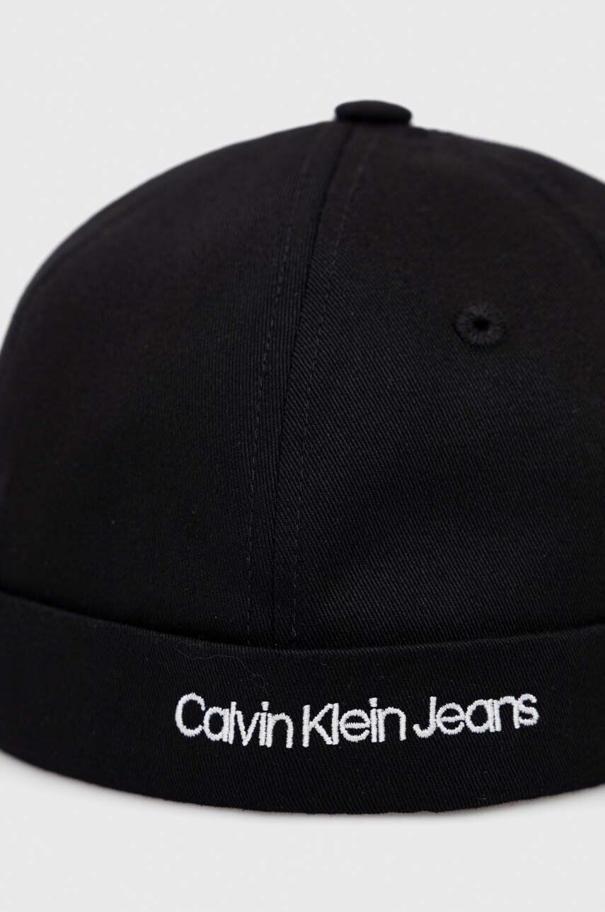 Calvin Klein Jeans Dětská bavlněná čepice černá barva z tenké pleteniny - Pepit.cz