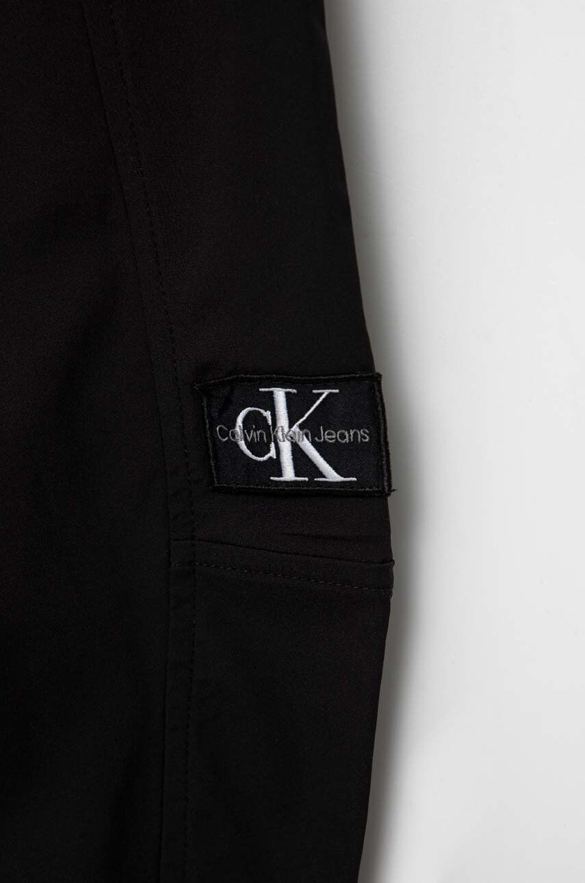 Calvin Klein Jeans Dětské tepláky černá barva hladké - Pepit.cz