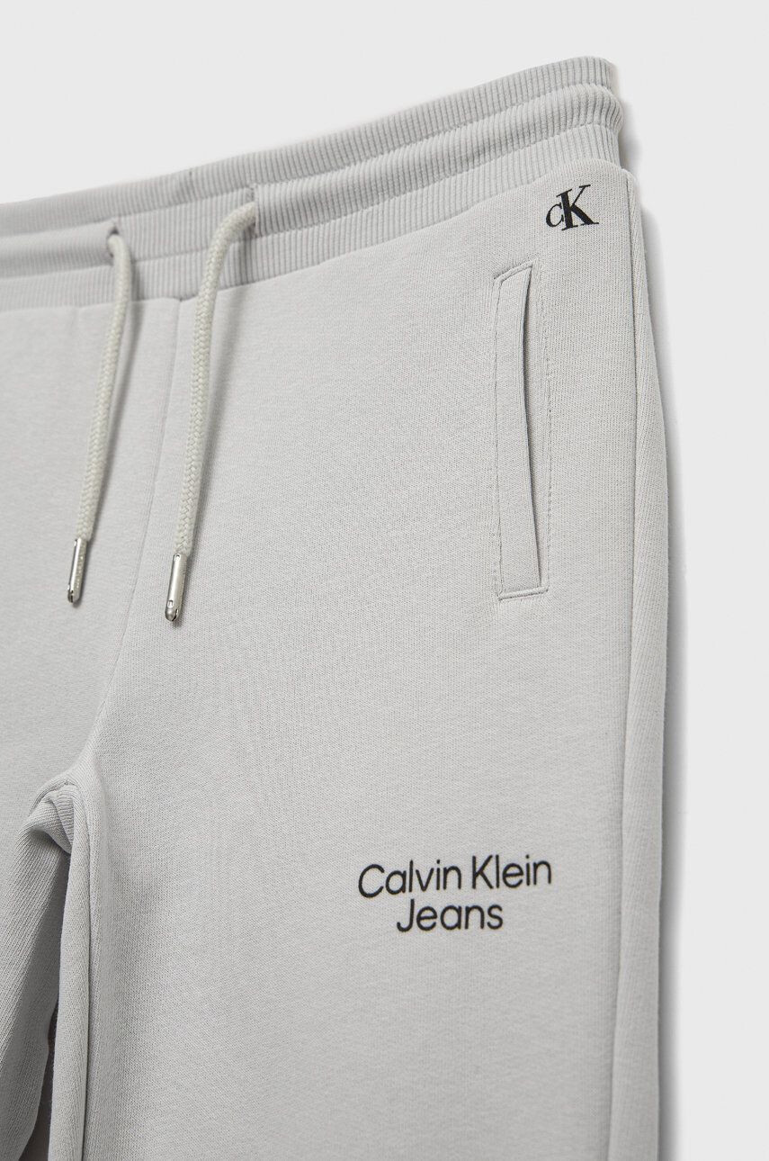 Calvin Klein Jeans Dětské tepláky šedá barva melanžové - Pepit.cz