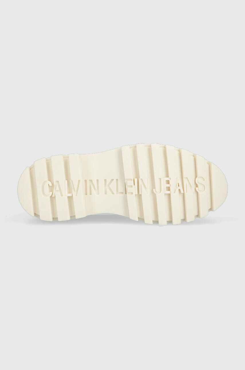 Calvin Klein Jeans Farmářky TOOTHY COMBAT BOOT SOFTNY dámské bílá barva na platformě YW0YW00948 - Pepit.cz