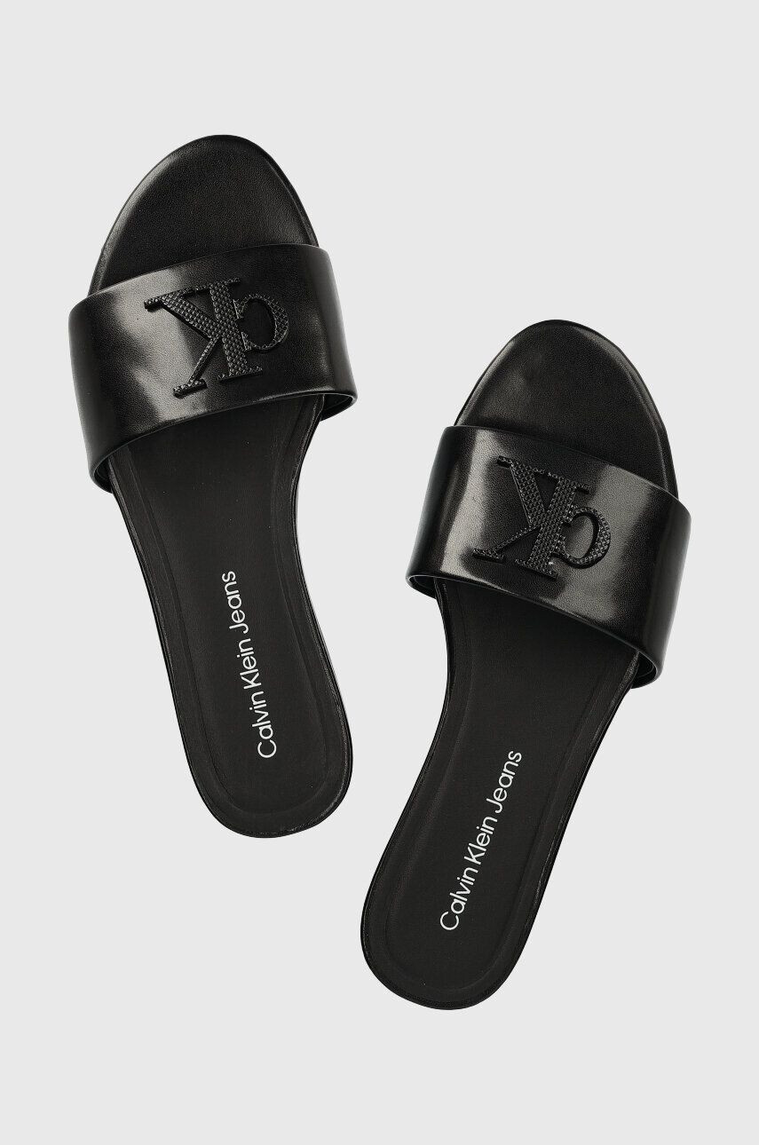 Calvin Klein Jeans Kožené pantofle FLAT SANDAL STRAP HW - Pepit.cz