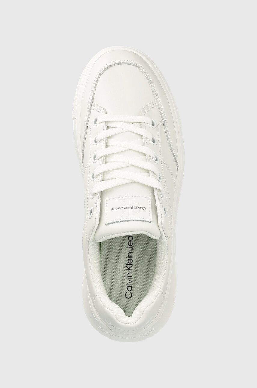 Calvin Klein Jeans Kožené sneakers boty CHUNKY CUPSOLE BADGE bílá barva YW0YW00926 - Pepit.cz