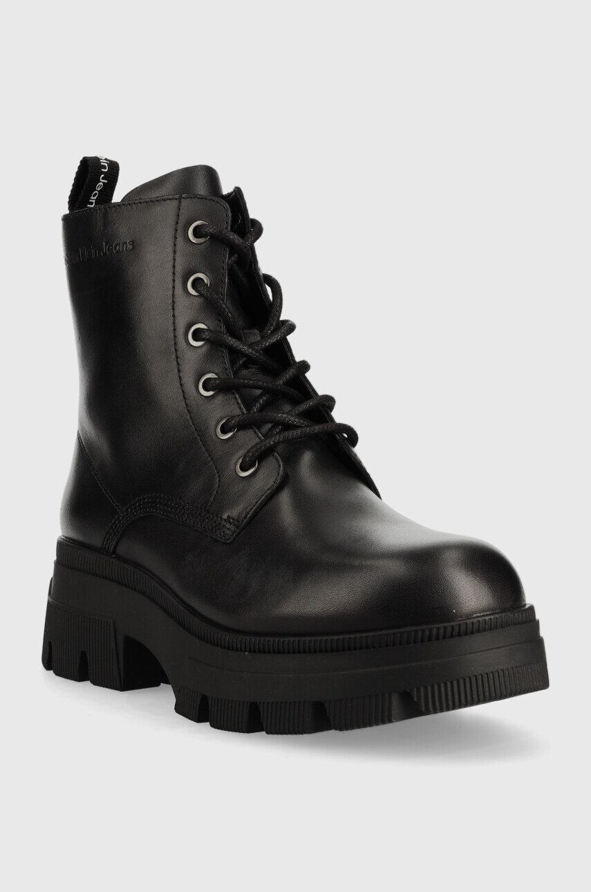 Calvin Klein Jeans Kožené workery Chunky Combat Laceup Boot dámské černá barva na plochém podpatku - Pepit.cz