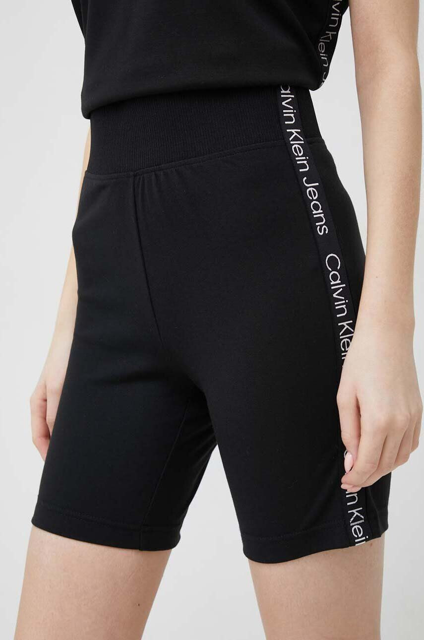 Calvin Klein Jeans Kraťasy dámské bílá barva hladké high waist - Pepit.cz