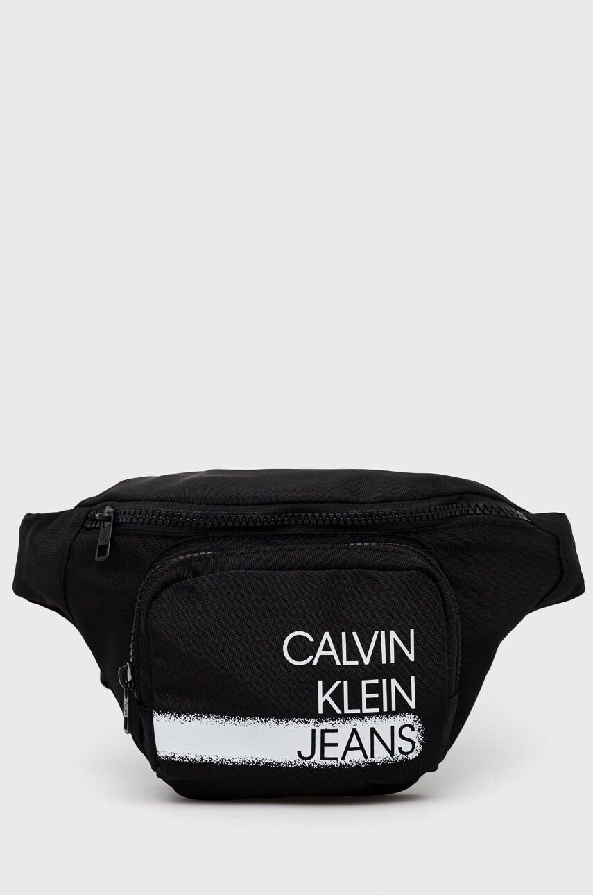 Calvin Klein Jeans Ledvinka černá barva - Pepit.cz