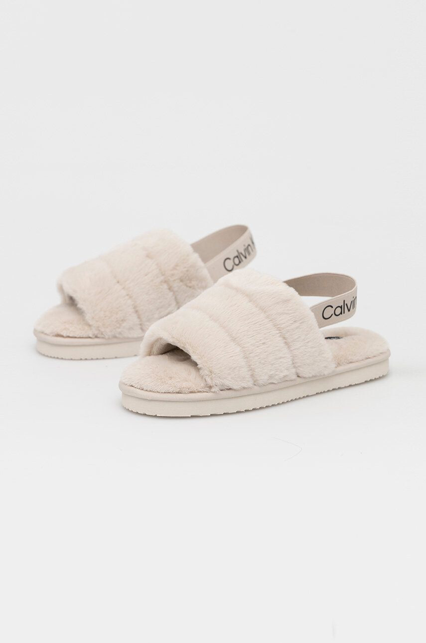 Calvin Klein Jeans Pantofle Home Slipper Fakefur Elastic béžová barva - Pepit.cz