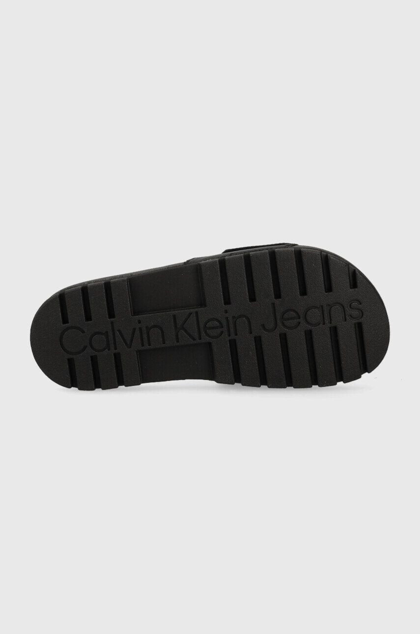 Calvin Klein Jeans Pantofle YW0YW01024 TRUCK SLIDE VELCRO W dámské černá barva - Pepit.cz