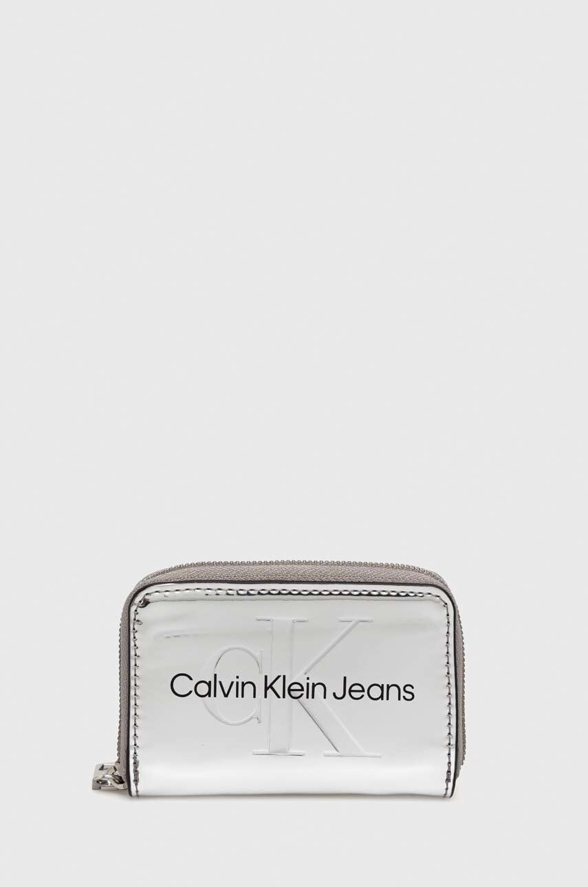 Calvin Klein Jeans Peněženka stříbrná barva - Pepit.cz