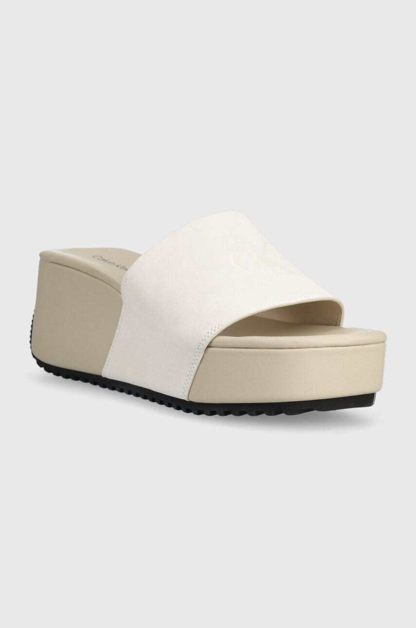 Calvin Klein Jeans Semišové pantofle WEDGE BLOCK SANDAL SU CON dámské zelená barva na klínku YW0YW01015 - Pepit.cz