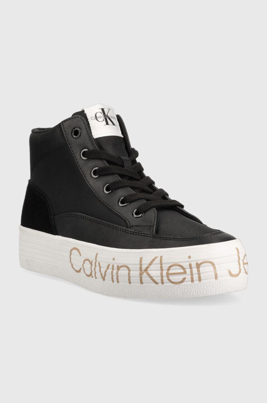 Calvin Klein Jeans Sneakers boty Yw0yw00865 Vulc Flatf Mid Wrap Around Logo černá barva - Pepit.cz