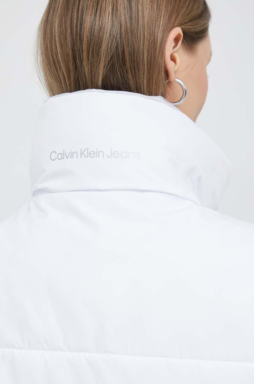 Calvin Klein Jeans Vesta bílá barva - Pepit.cz