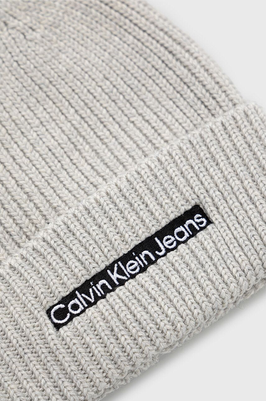 Calvin Klein Jeans Vlněný klobouk šedá barva z tenké pleteniny - Pepit.cz