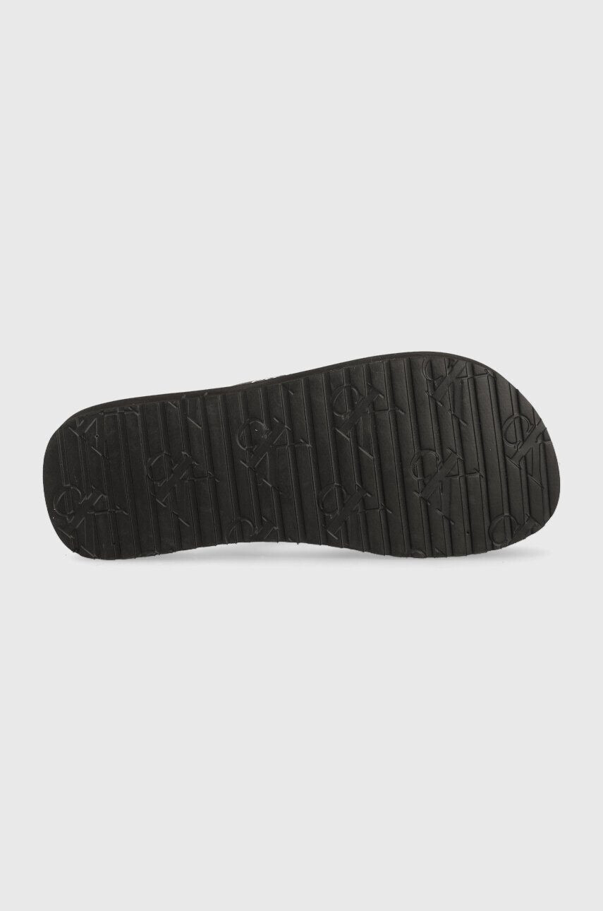 Calvin Klein Jeans Žabky BEACH SANDAL FLATFORM dámské černá barva na plochém podpatku YW0YW00716 - Pepit.cz