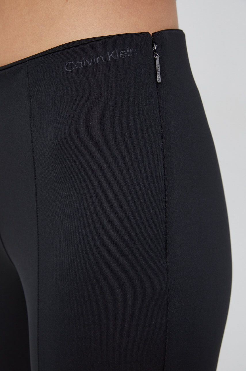 Calvin Klein Kalhoty dámské černá barva přiléhavé medium waist - Pepit.cz