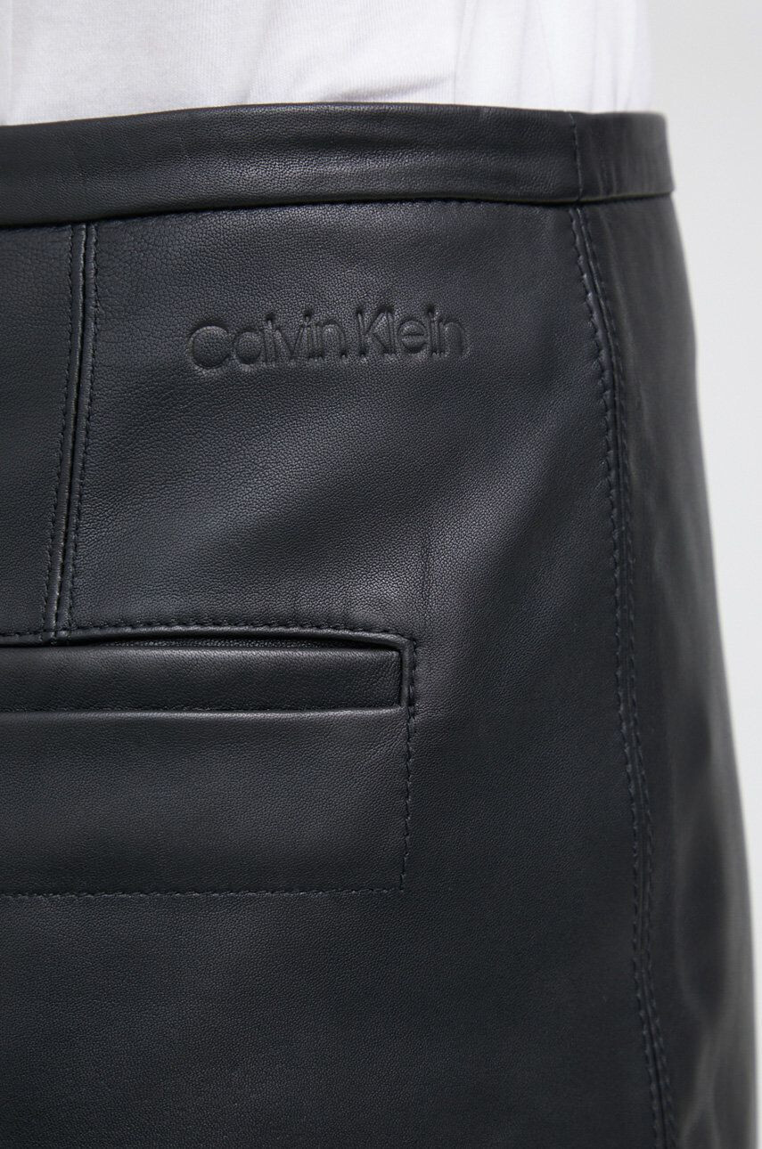 Calvin Klein Kožená sukně černá barva midi - Pepit.cz