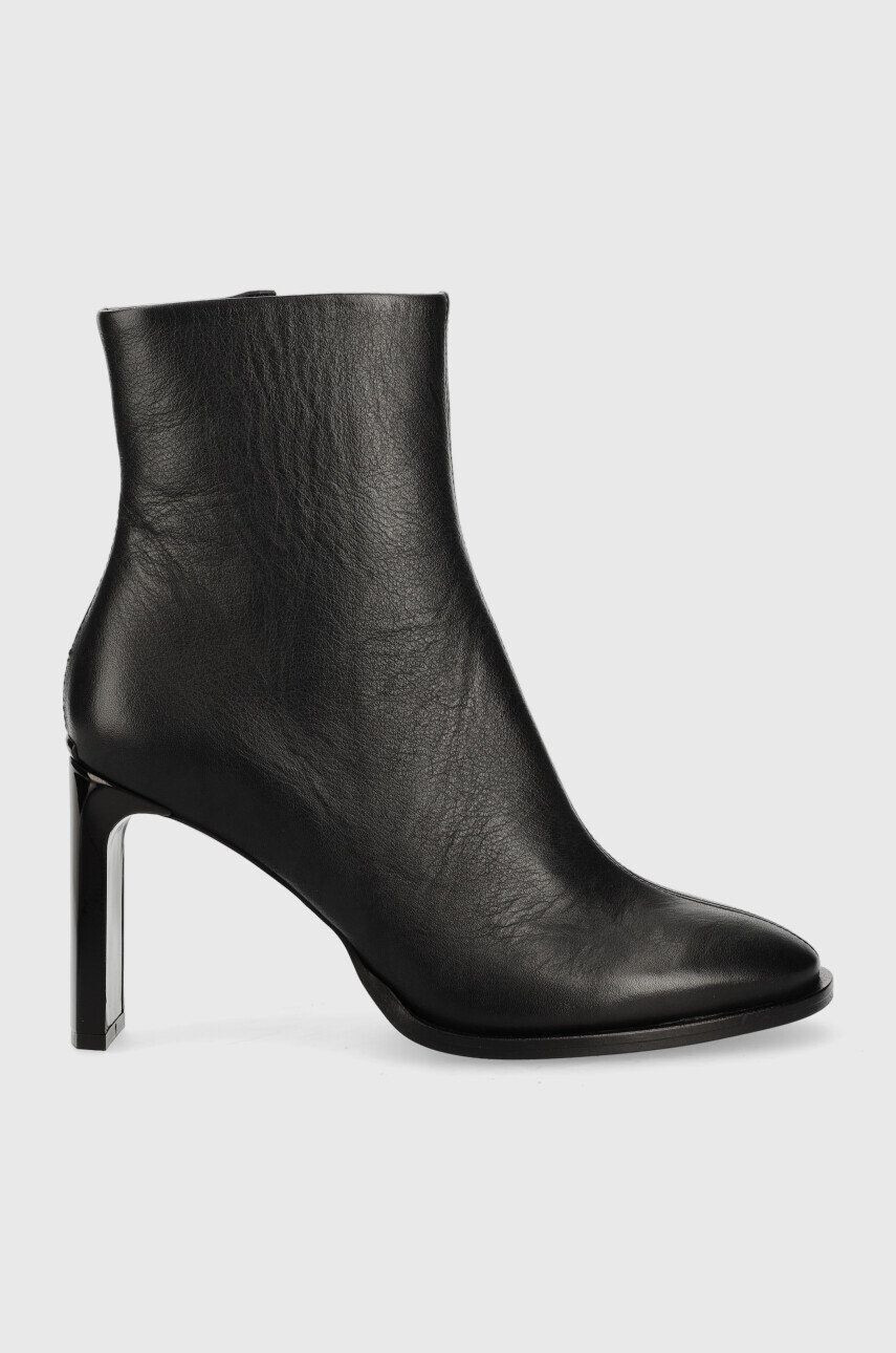 Calvin Klein Kožené kotníkové boty Curved Stil Ankle Boot 80 dámské černá barva na podpatku - Pepit.cz