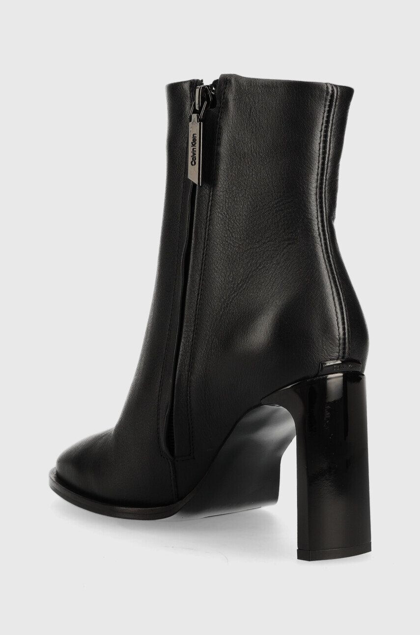 Calvin Klein Kožené kotníkové boty Curved Stil Ankle Boot 80 dámské černá barva na podpatku - Pepit.cz