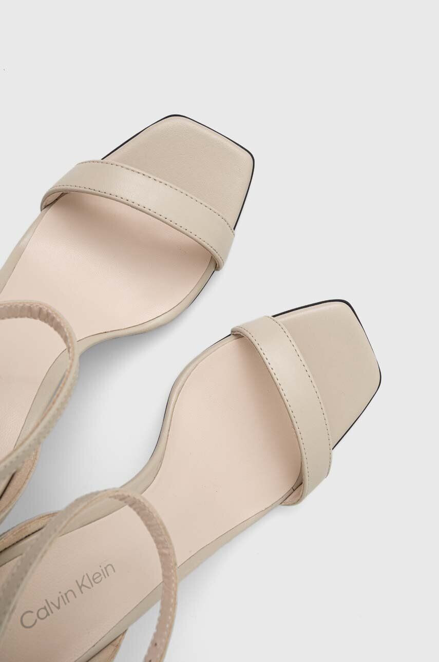 Calvin Klein Kožené sandály GEO STILETTO SANDAL béžová barva HW0HW01610 - Pepit.cz