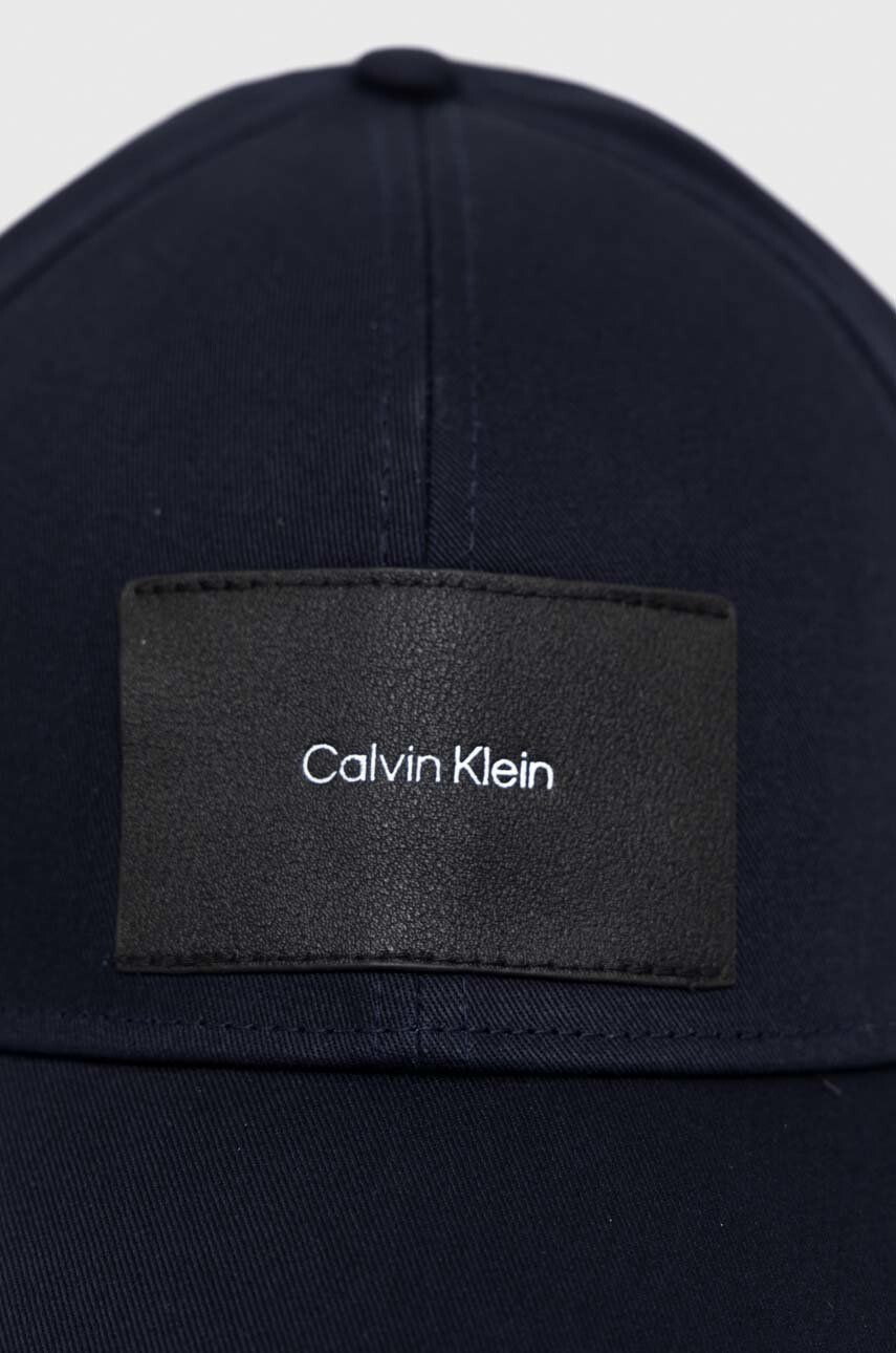 Calvin Klein Kšiltovka tmavomodrá barva hladká - Pepit.cz