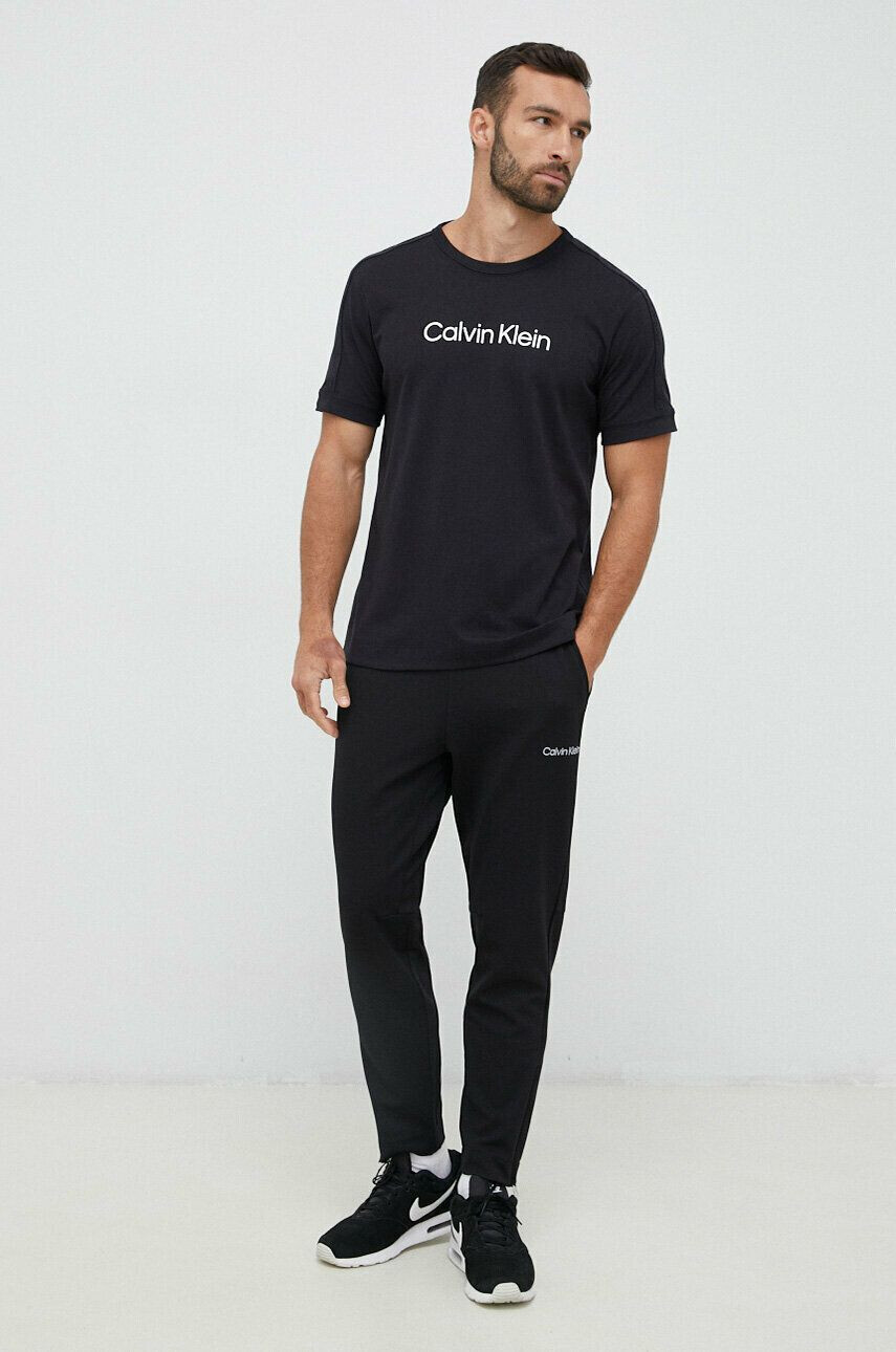 Calvin Klein Performance Sportovní tričko Effect černá barva s potiskem - Pepit.cz