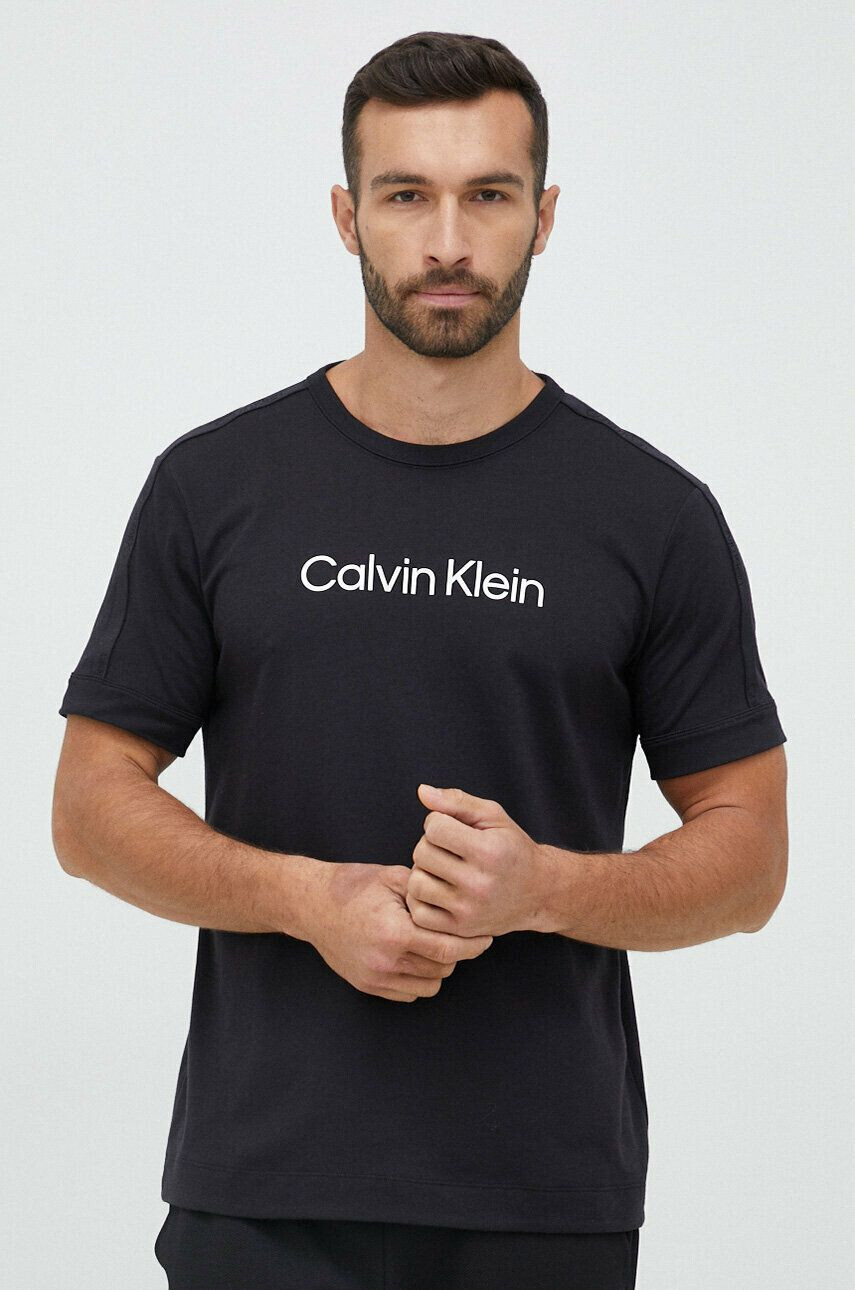 Calvin Klein Performance Sportovní tričko Effect černá barva s potiskem - Pepit.cz