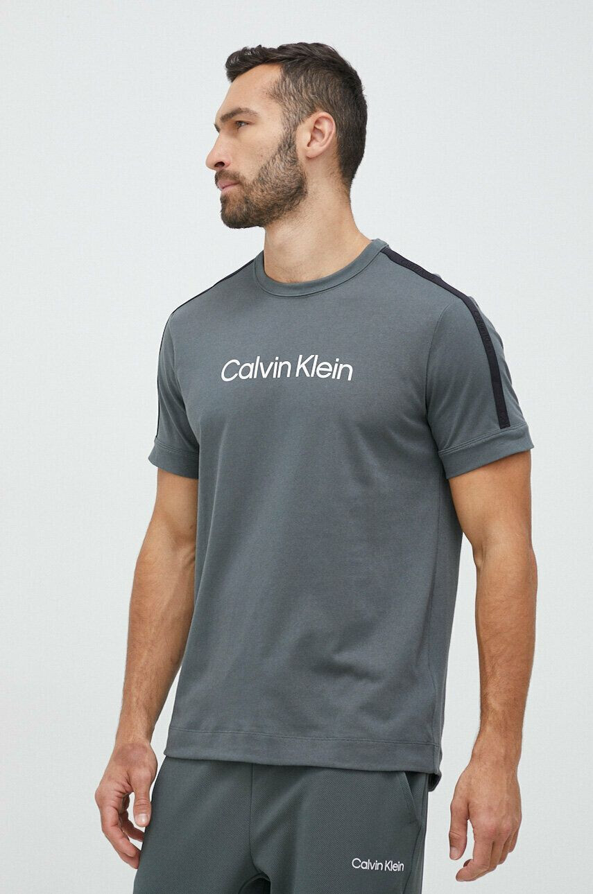 Calvin Klein Performance Sportovní tričko Effect šedá barva s potiskem - Pepit.cz