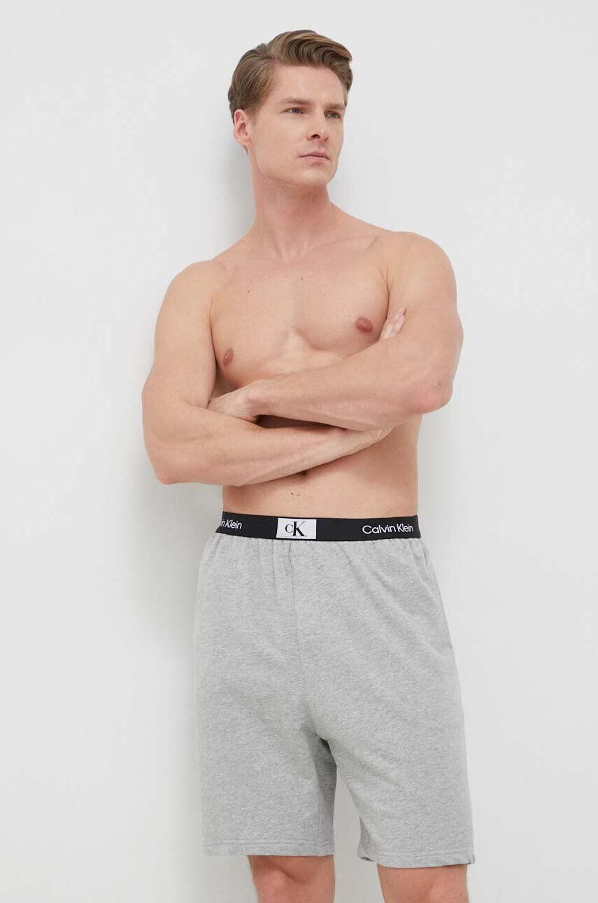 Calvin Klein Underwear Bavlněné pyžamové šortky šedá barva - Pepit.cz