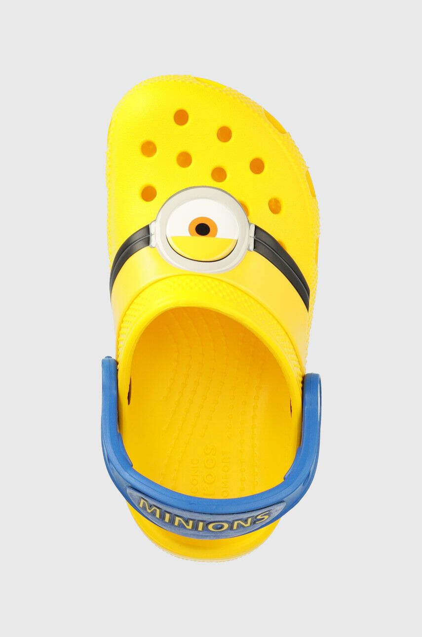 Crocs Dětské pantofle x Minions žlutá barva - Pepit.cz