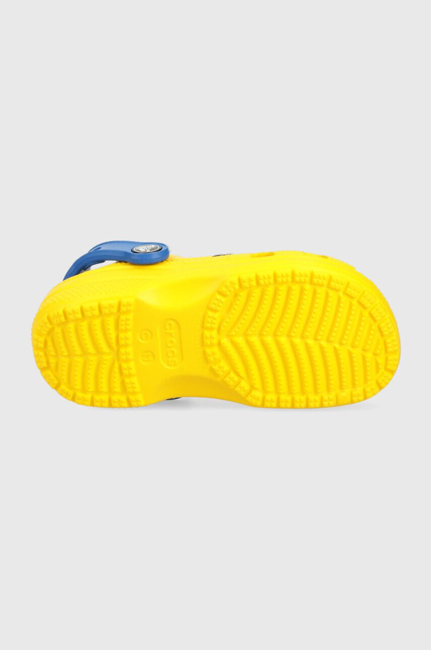 Crocs Dětské pantofle x Minions žlutá barva - Pepit.cz