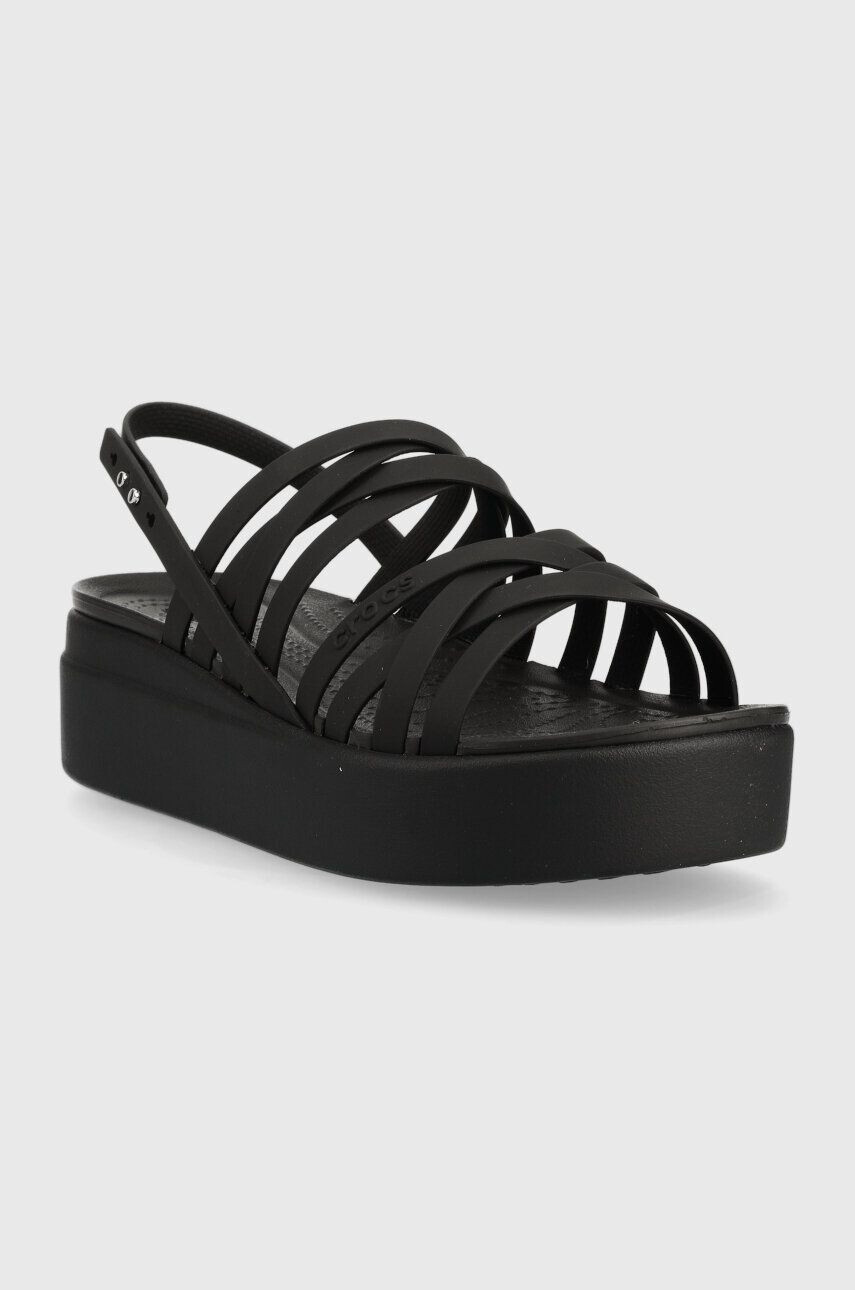 Crocs Sandály Brooklyn Strappy Low Wedge dámské černá barva na platformě 206751 - Pepit.cz