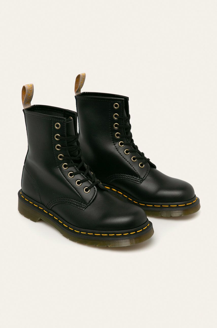 Dr. Martens Farmářky Vegan 1460 dámské černá barva na plochém podpatku - Pepit.cz