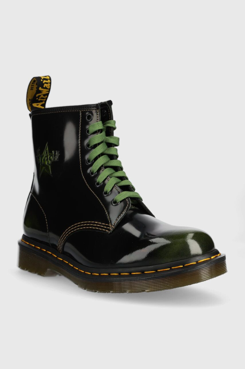 Dr. Martens Kožené kotníkové boty 1460 The Clash dámské černá barva na plochém podpatku - Pepit.cz