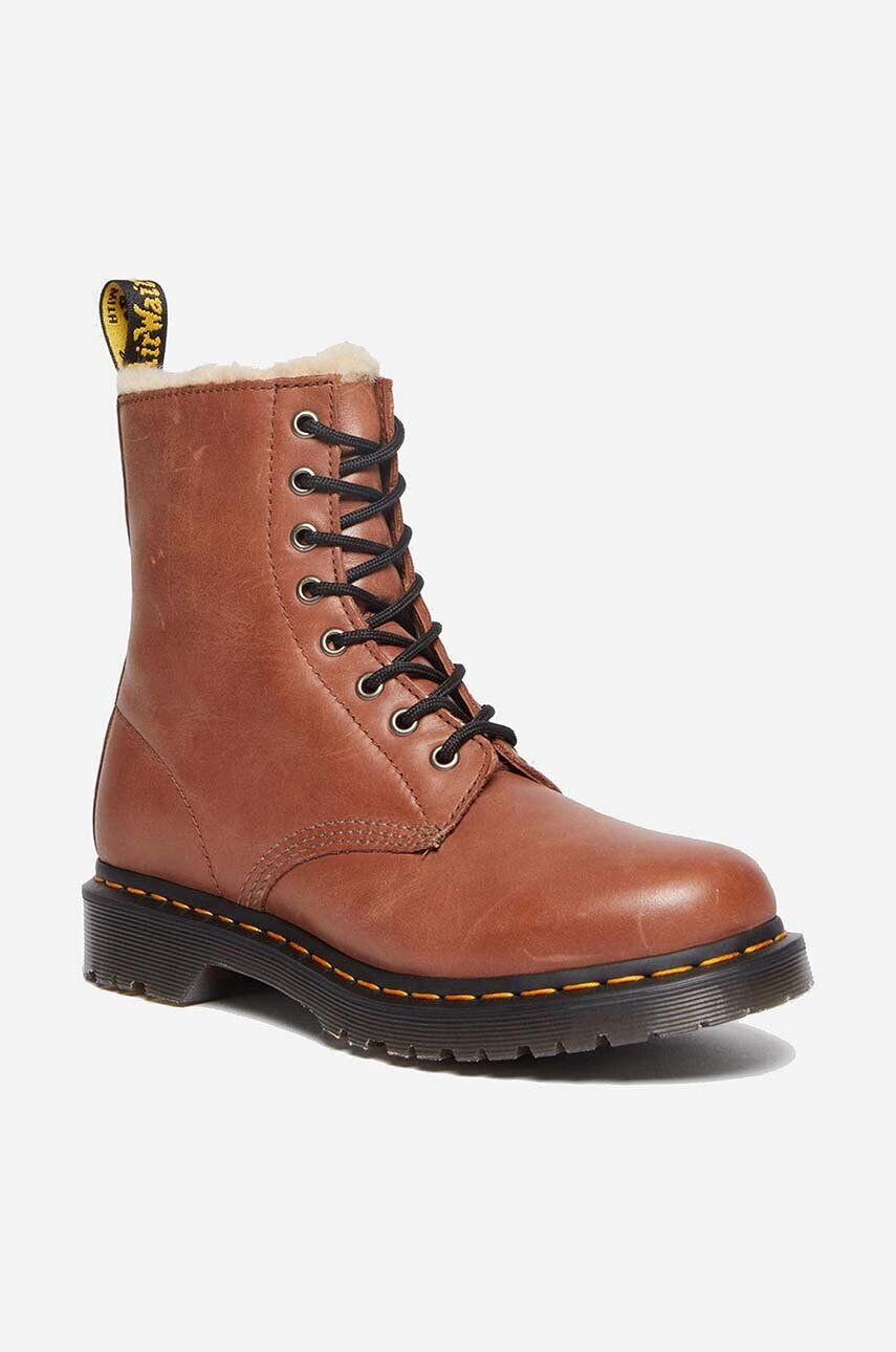 Dr. Martens Kožené kotníkové boty 1460 Serena dámské hnědá barva na plochém podpatku lehce zateplené DM27782225 - Pepit.cz