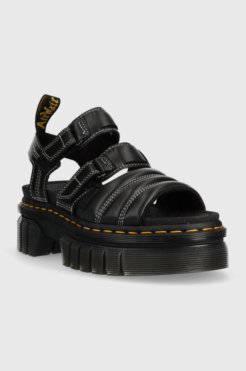 Dr. Martens Kožené sandály Ricki 3-strap dámské černá barva na platformě - Pepit.cz