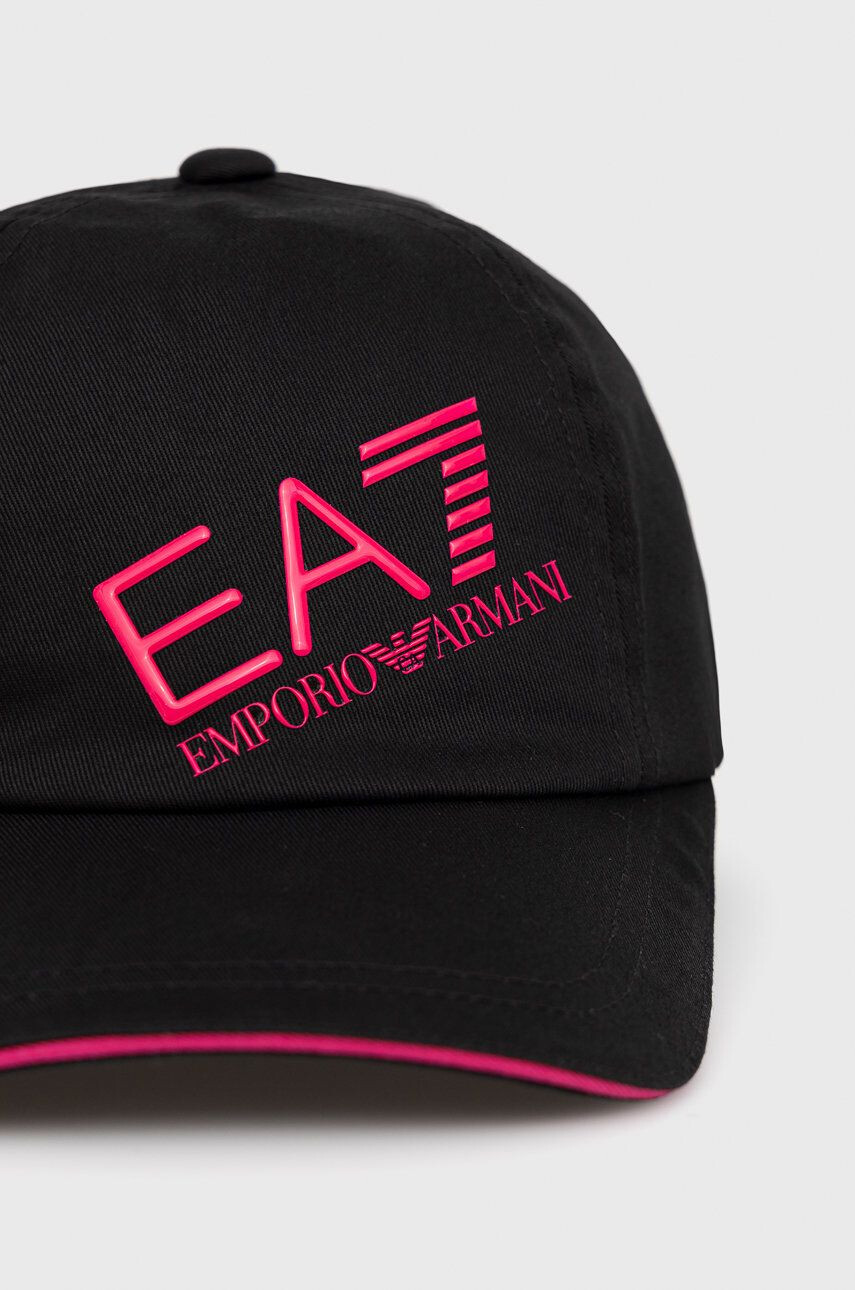 EA7 Emporio Armani Bavlněná čepice černá barva s aplikací - Pepit.cz