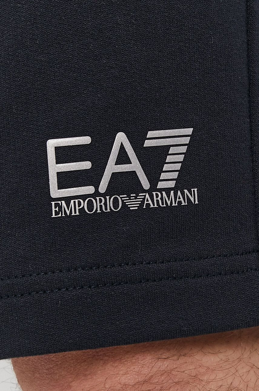 EA7 Emporio Armani Bavlněné šortky tmavomodrá barva - Pepit.cz