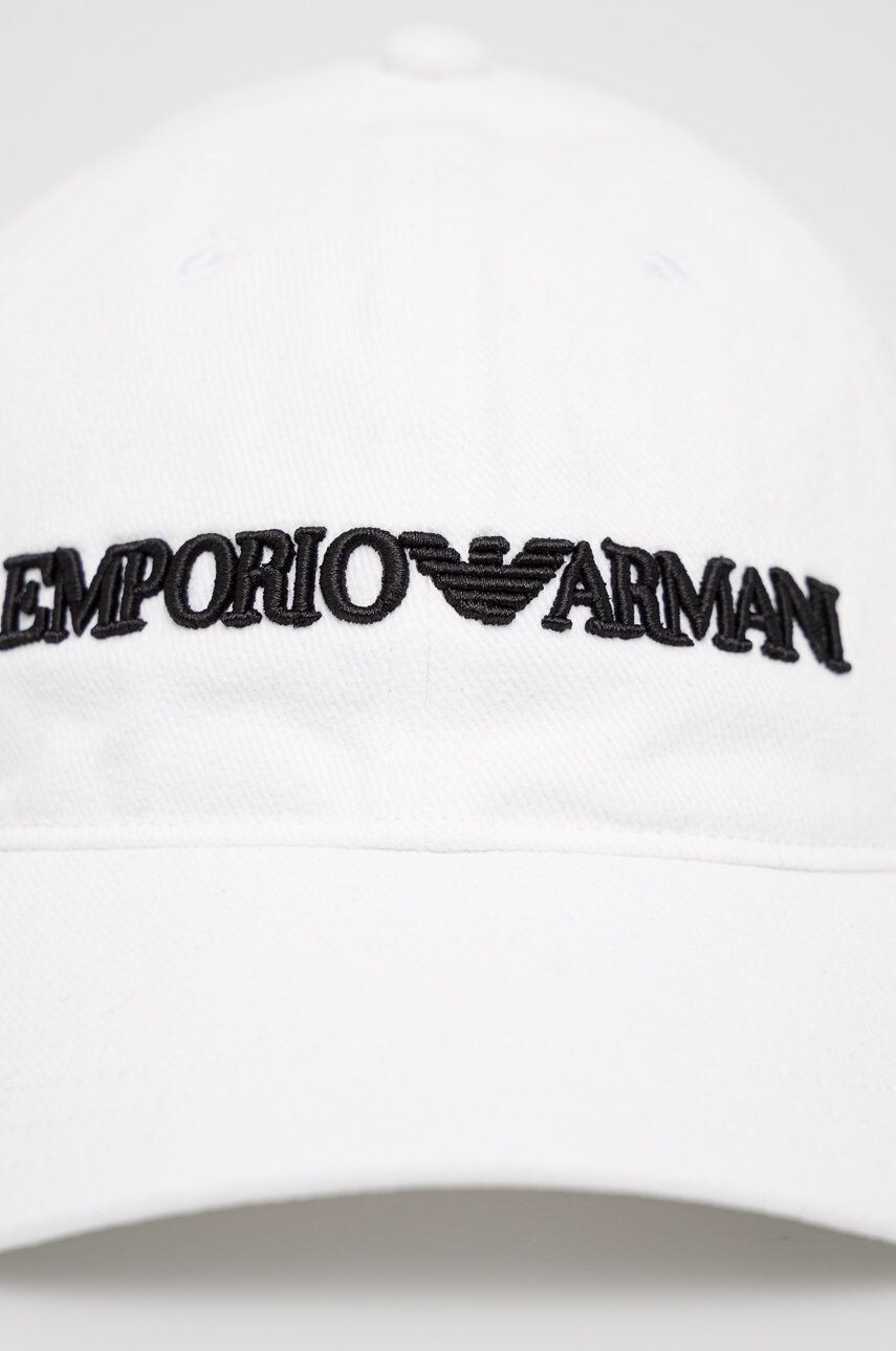 Emporio Armani Bavlněná čepice bílá barva s aplikací - Pepit.cz