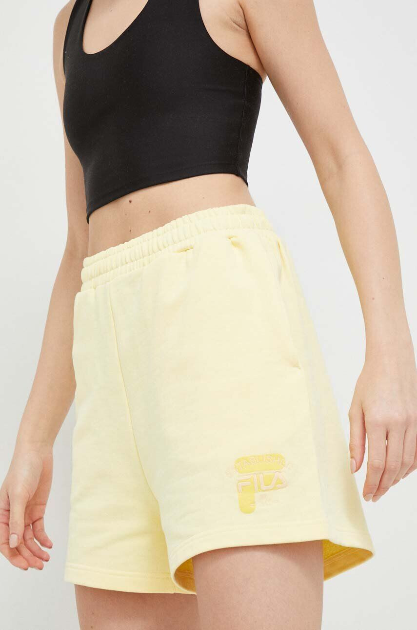 Fila Bavlněné šortky žlutá barva s aplikací high waist - Pepit.cz