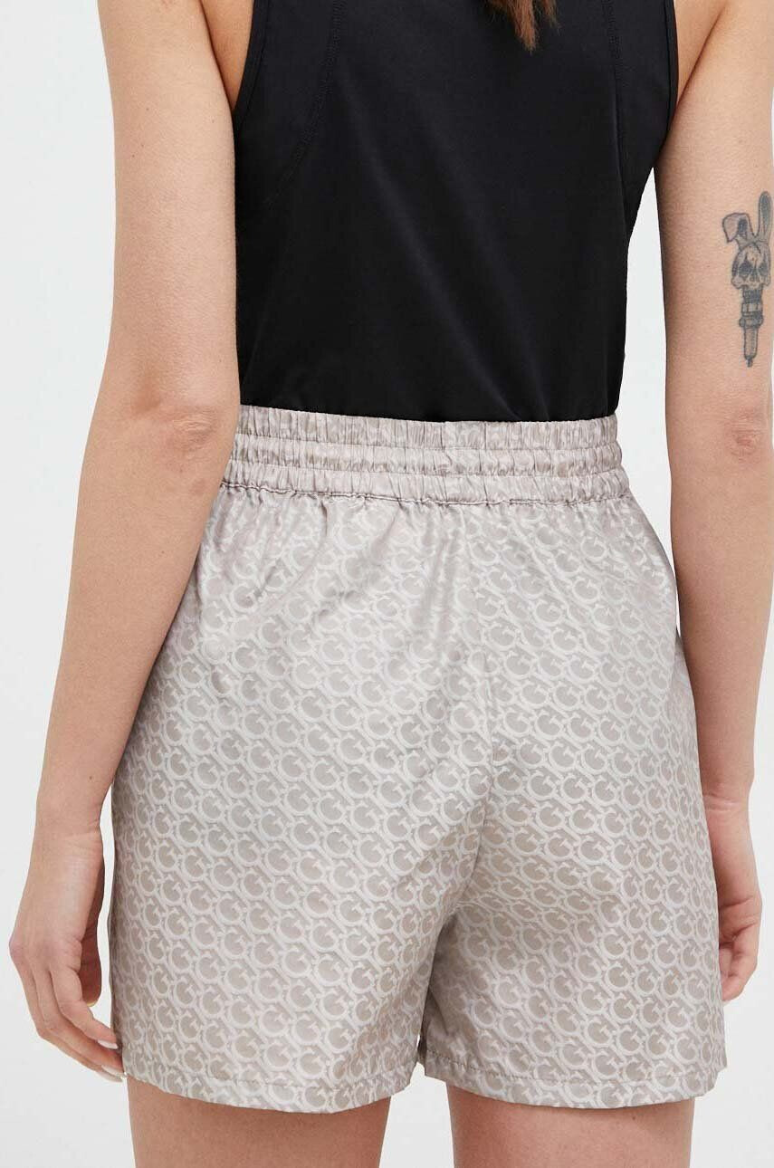 Guess Kraťasy dámské béžová barva vzorované medium waist - Pepit.cz