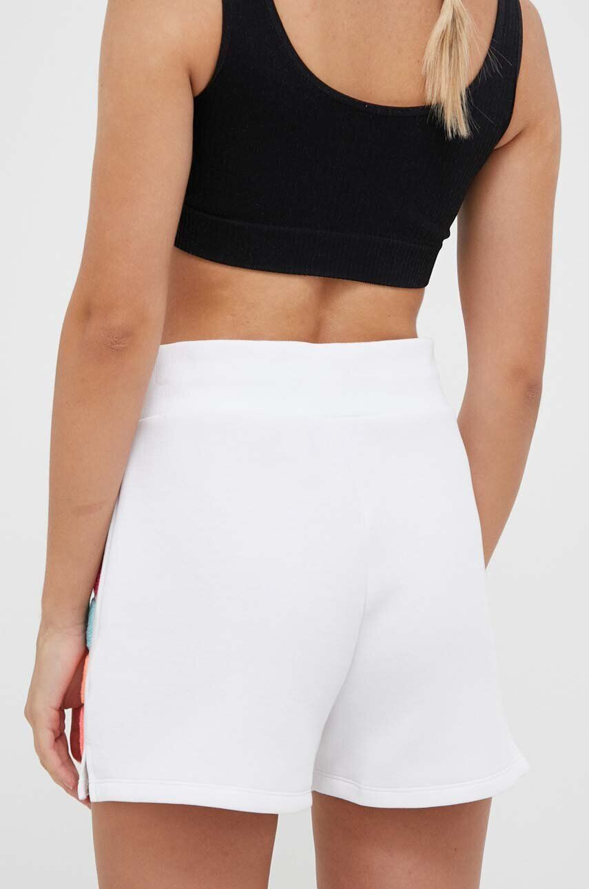 Guess Kraťasy dámské bílá barva s aplikací high waist - Pepit.cz