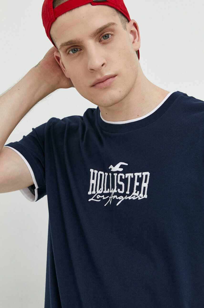 Hollister Co. Bavlněné tričko tmavomodrá barva s aplikací - Pepit.cz