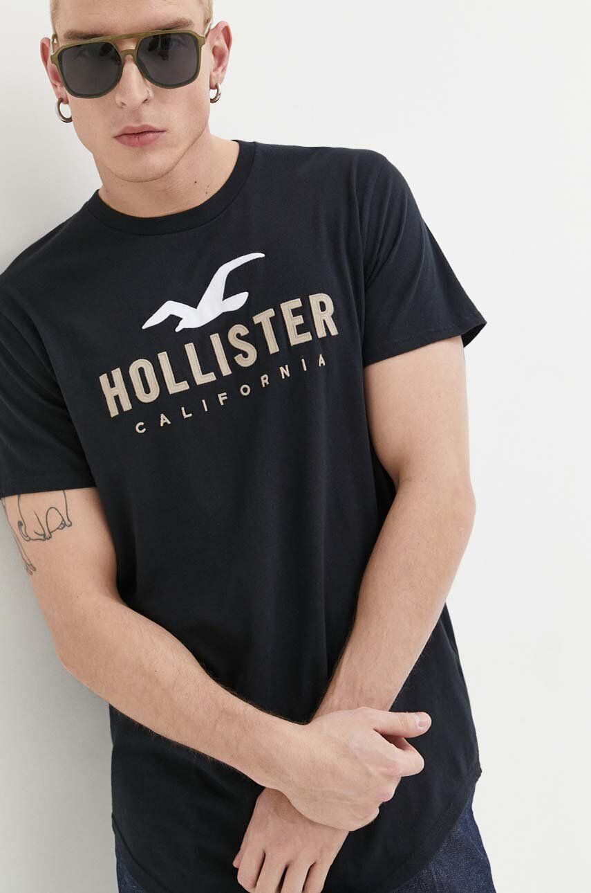 Hollister Co. Bavlněné tričko černá barva s aplikací - Pepit.cz