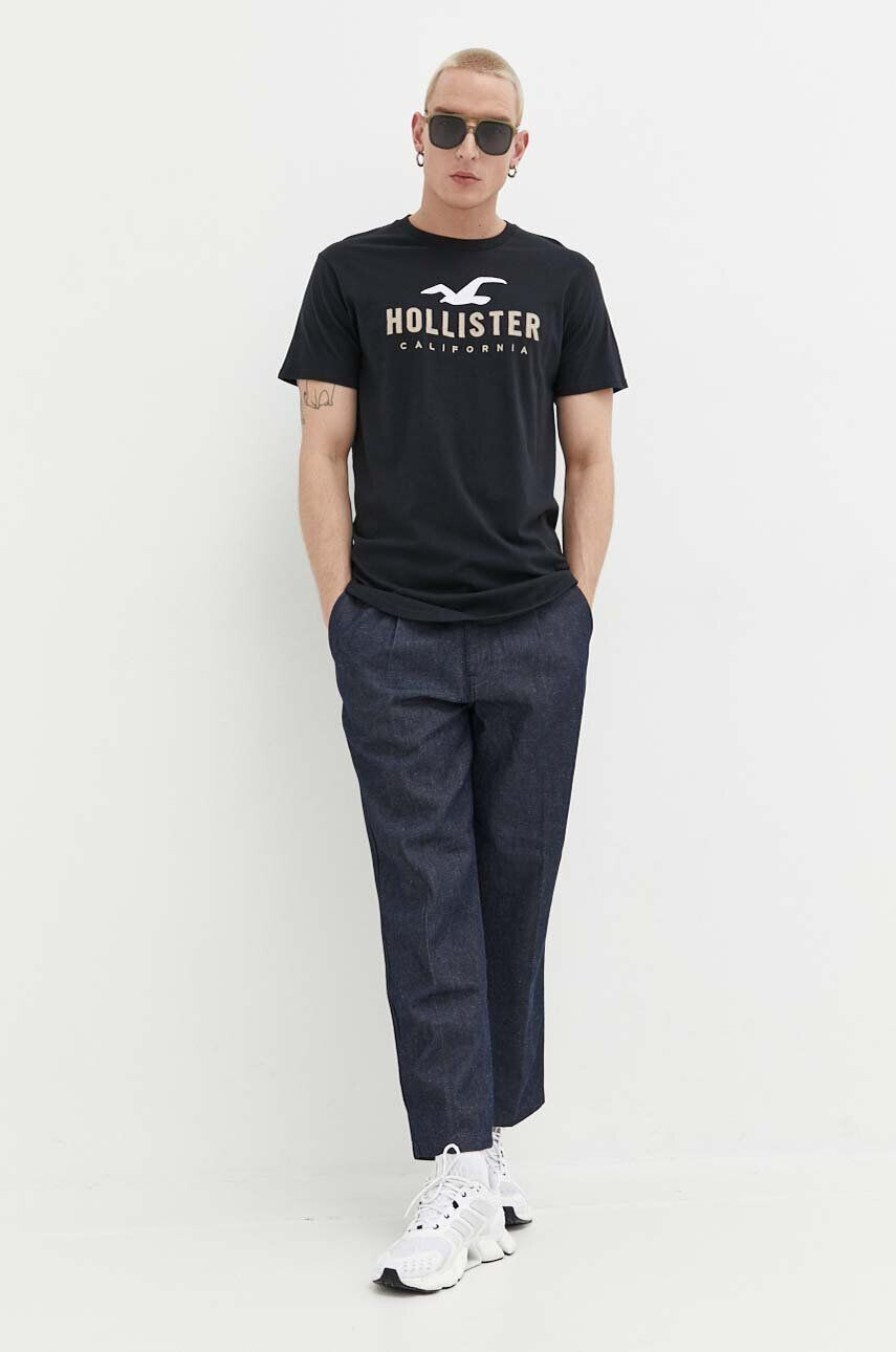 Hollister Co. Bavlněné tričko černá barva s aplikací - Pepit.cz