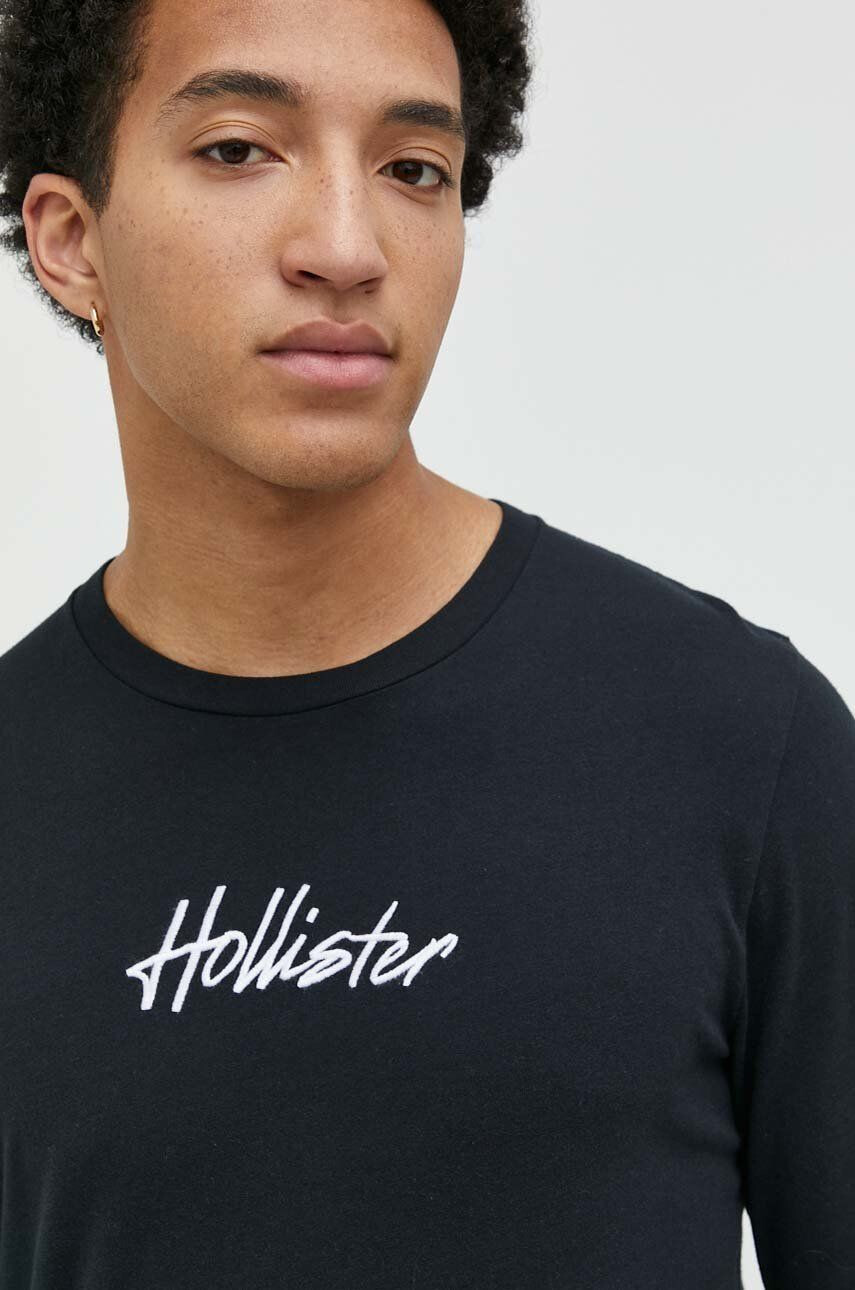 Hollister Co. Bavlněné tričko s dlouhým rukávem černá barva s aplikací - Pepit.cz