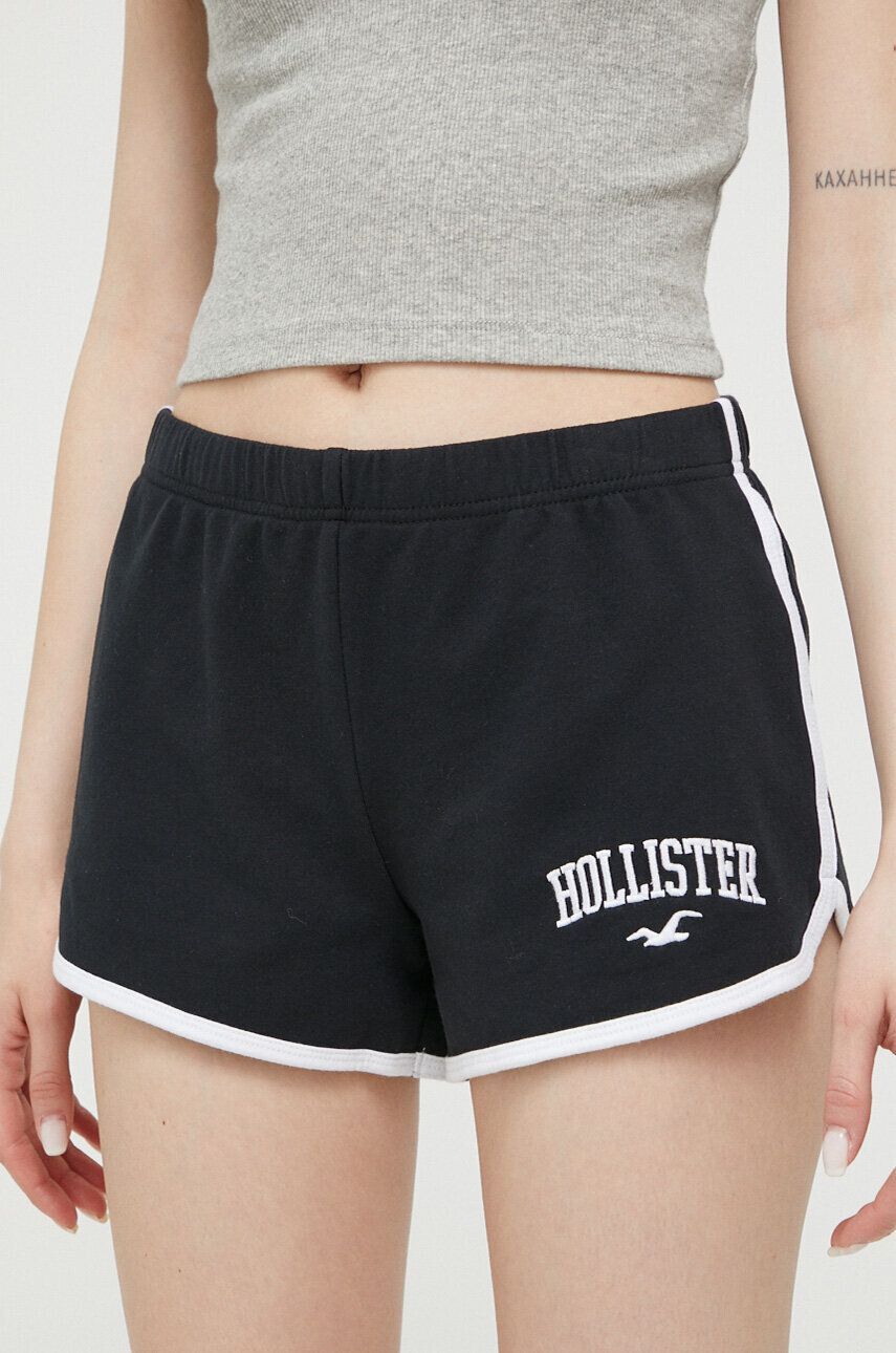 Hollister Co. Kraťasy dámské černá barva s aplikací medium waist - Pepit.cz